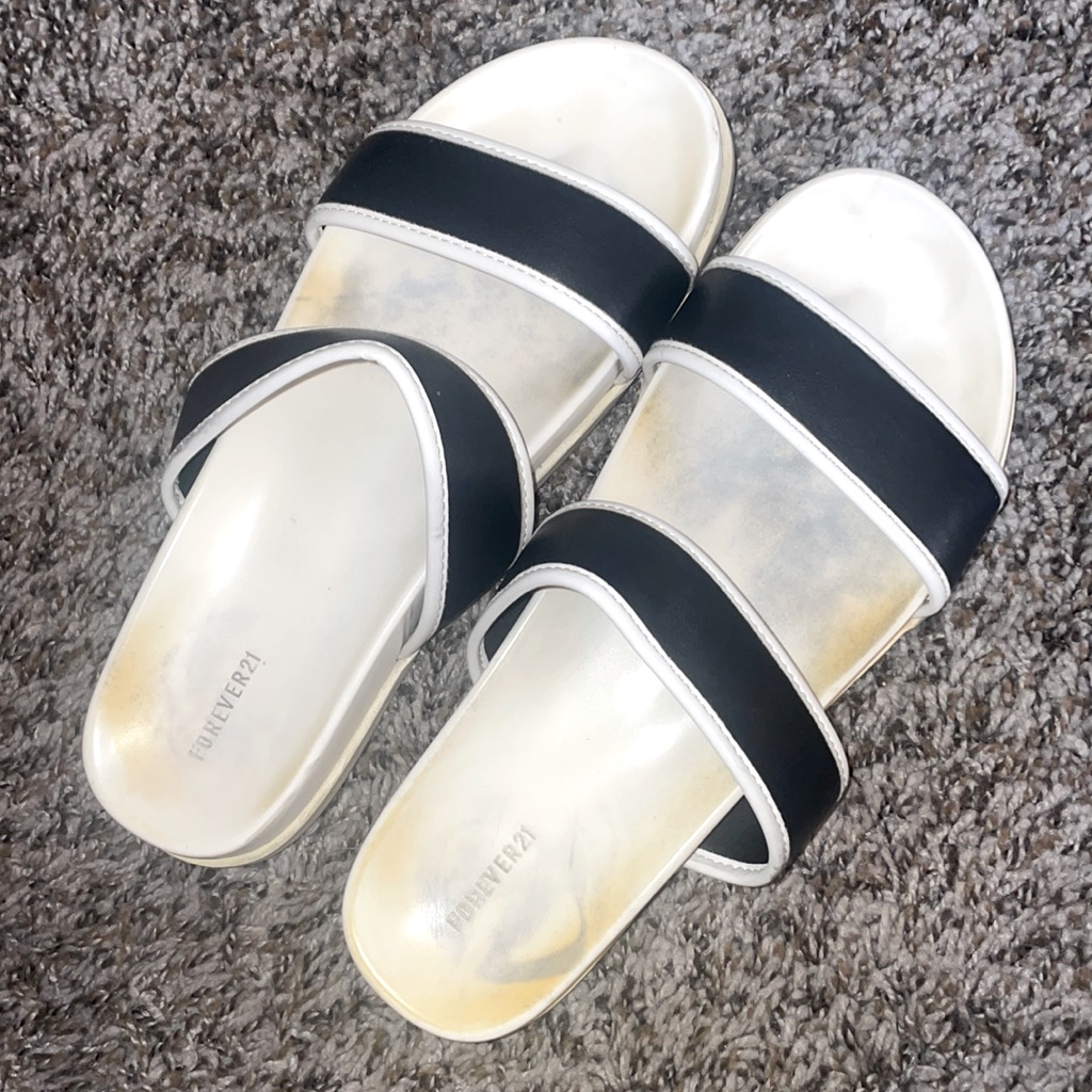 Forever 21 Black & White Two Strap Sandal -Used/Worn
